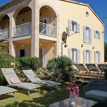 Amoros Villa